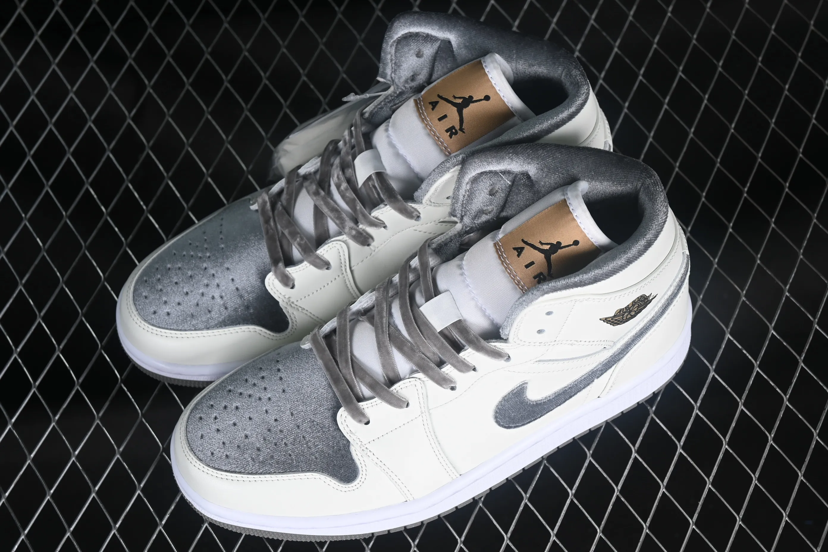 All Categories Air Jordan Jordan Series Basketball Shoes Air Jordan 1 Mid Air Jordan 1 Mid AJ1 Joe 1 Beige Chinese Cultural Leisure Sneakers FB9899-100